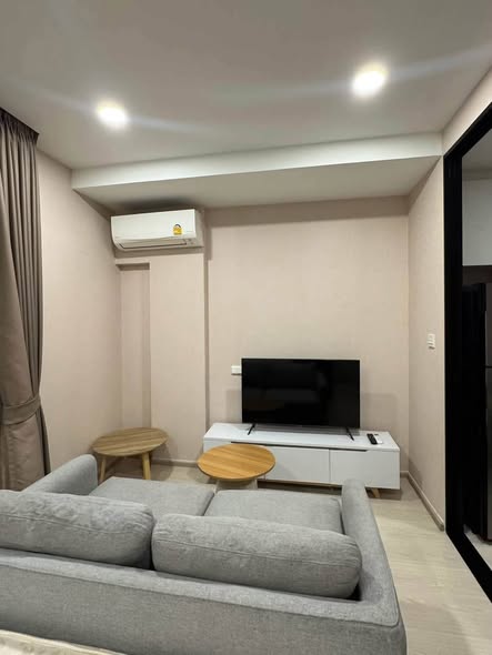 living room and bedroom of Noble Ambience Sukhumvit 42