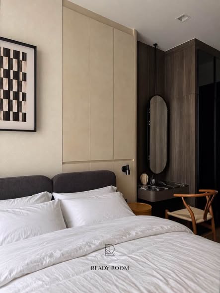 bedroom of Noble Around Ari