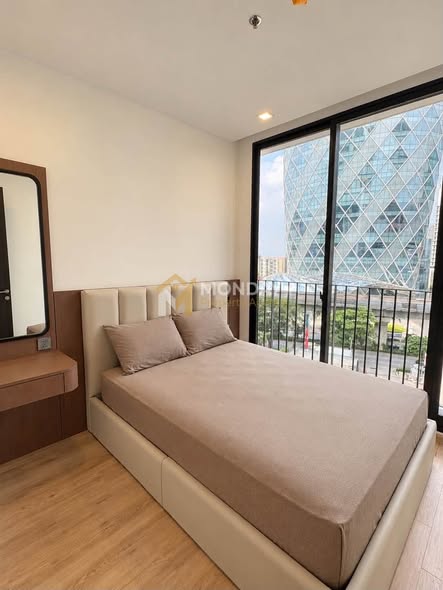 bedroom of Noble Around Ari
