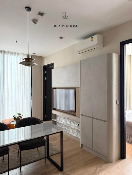 kitchen of Noble Around Ari