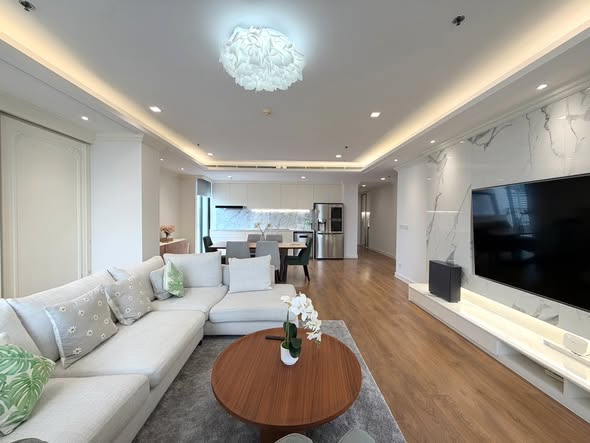 living room of Noble BE33