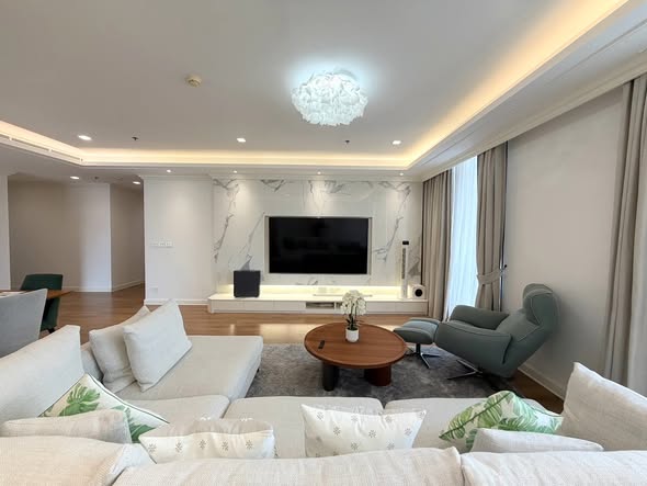 living room of Noble BE33