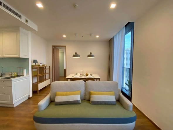 living room and bedroom of Noble BE33