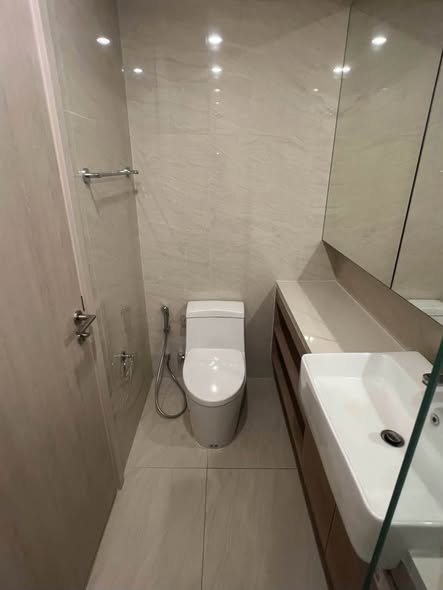 bathroom of Noble Form Thonglor โนเบิล ฟอร์ม ทองหล่อ