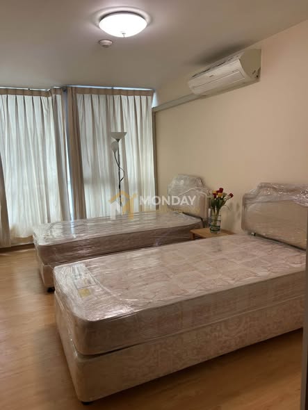 bedroom of Noble House Phaya Thai
