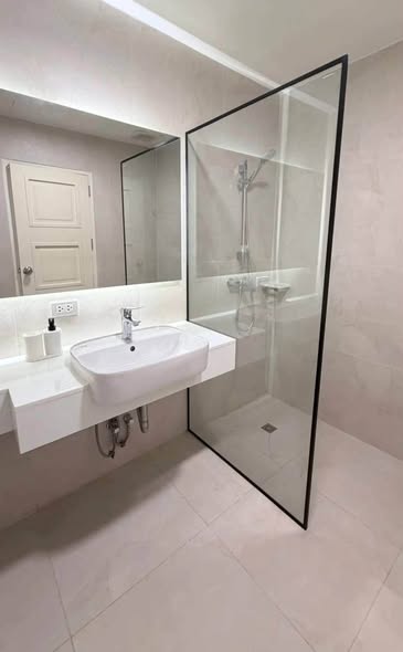 bathroom of Noble Lite