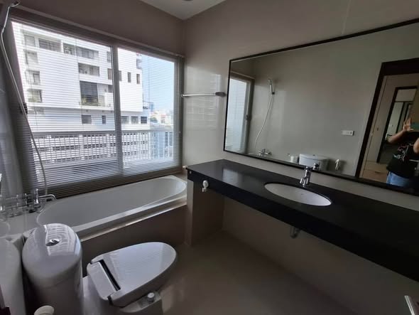 bathroom of Noble Ora