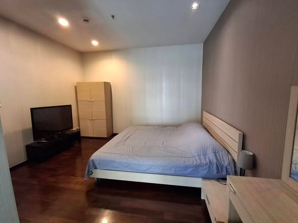 bedroom of Noble Ora