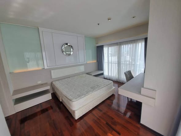 bedroom of Noble Ora