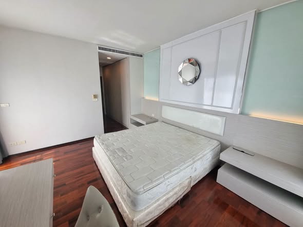 bedroom of Noble Ora