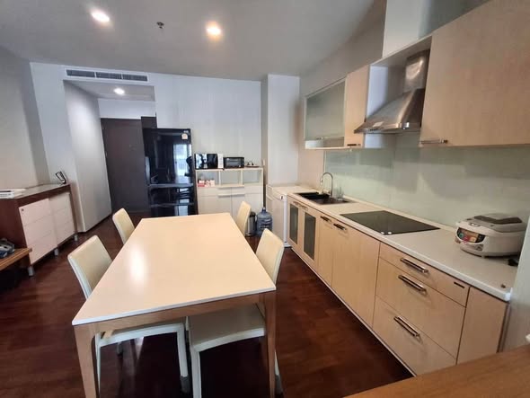 kitchen of Noble Ora