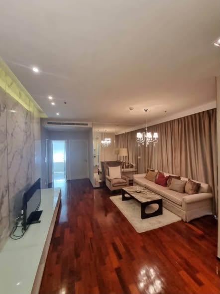 living room and bedroom of Noble Ora