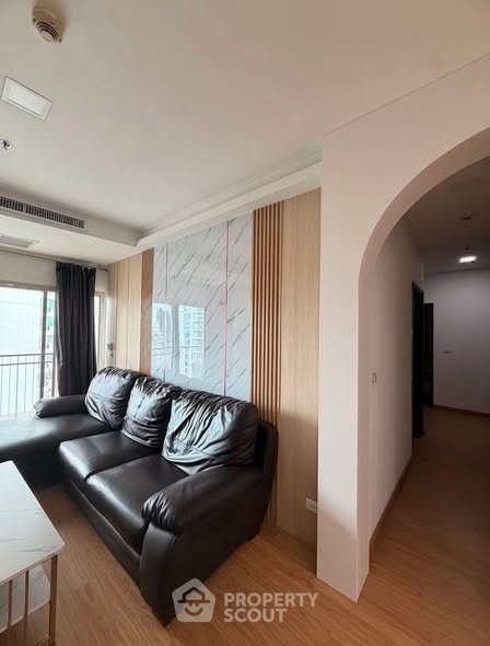 living room and bedroom of Noble Ora