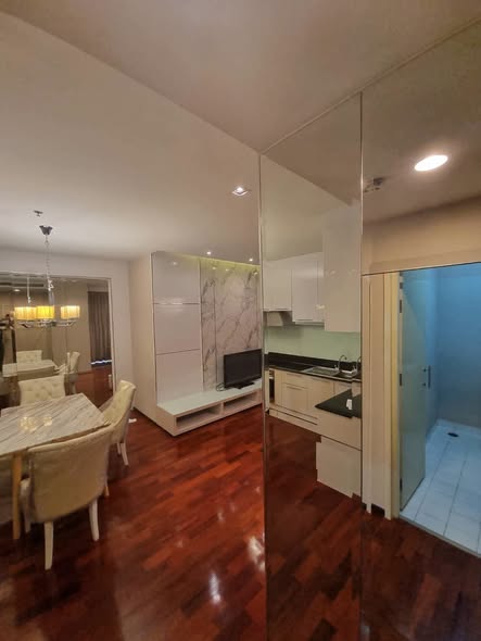 room interior of Noble Ora