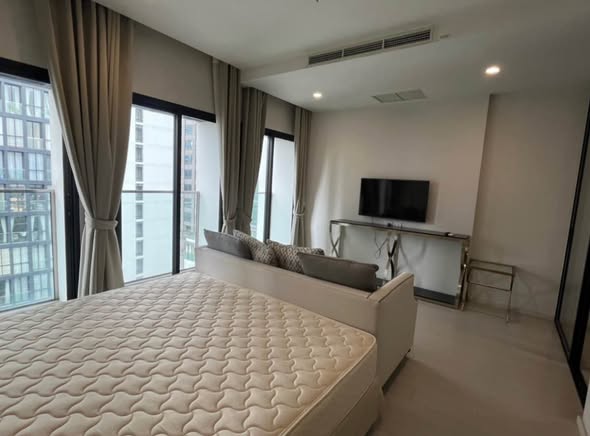 bedroom of Noble Ploenchit