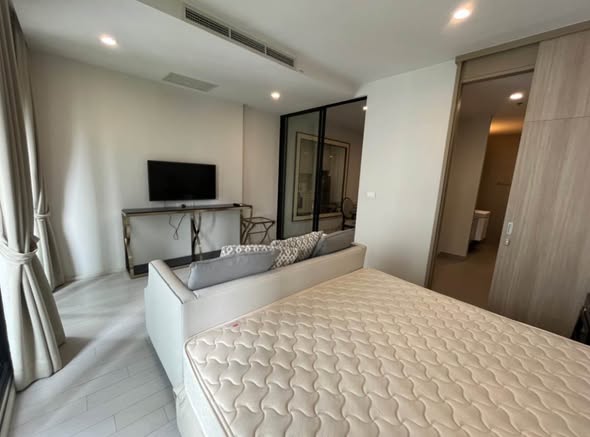 bedroom of Noble Ploenchit