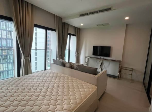 bedroom of Noble Ploenchit