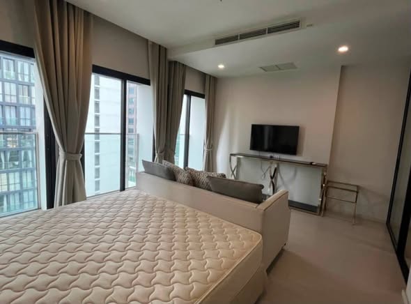 bedroom of Noble Ploenchit