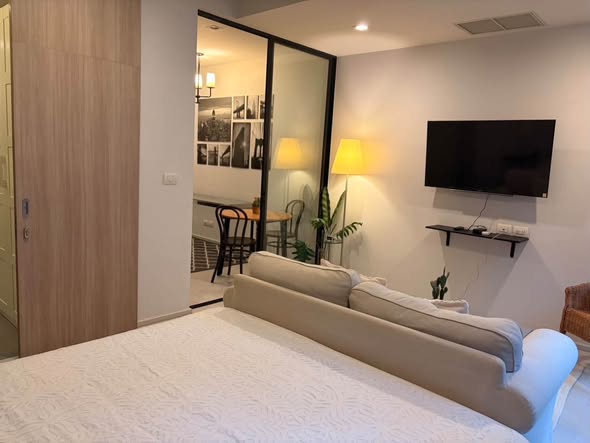bedroom and room interior of Noble Ploenchit