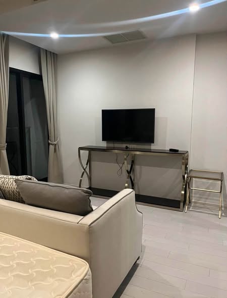 living room and bedroom of Noble Ploenchit