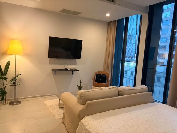 living room and bedroom of Noble Ploenchit