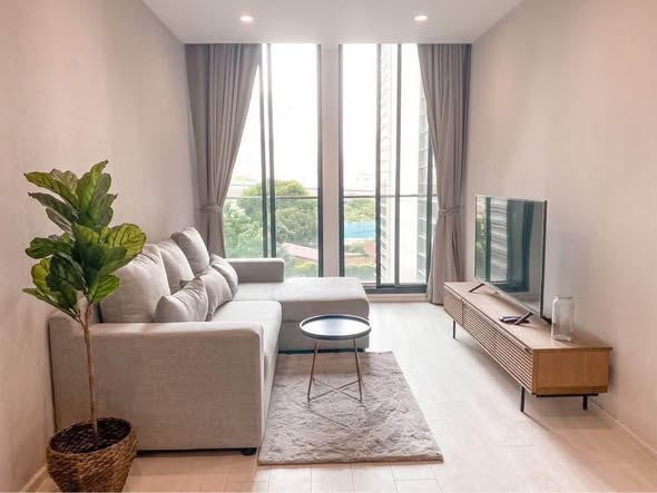 living room and bedroom of Noble Ploenchit