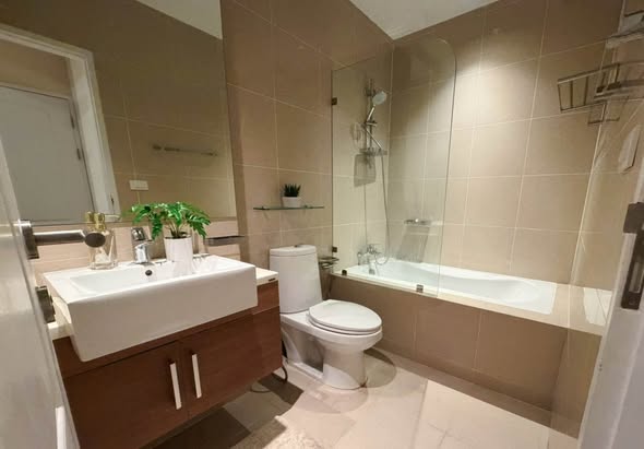 bathroom of Noble Refine