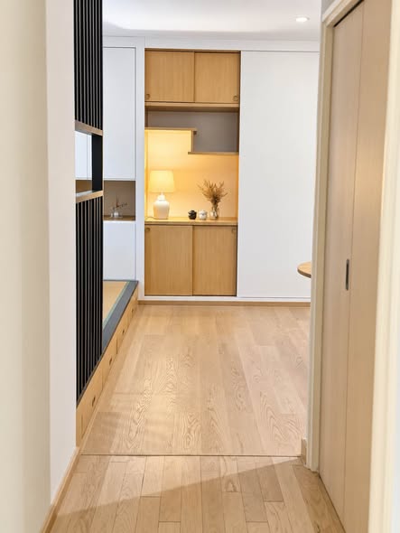 room interior of Noble Remix