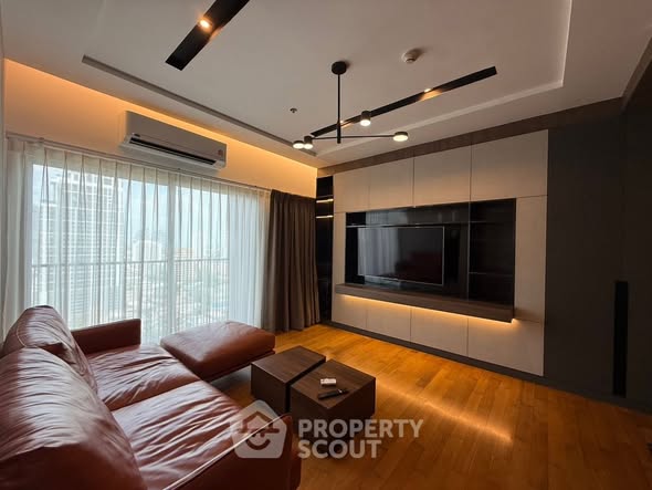 living room of Noble Reveal