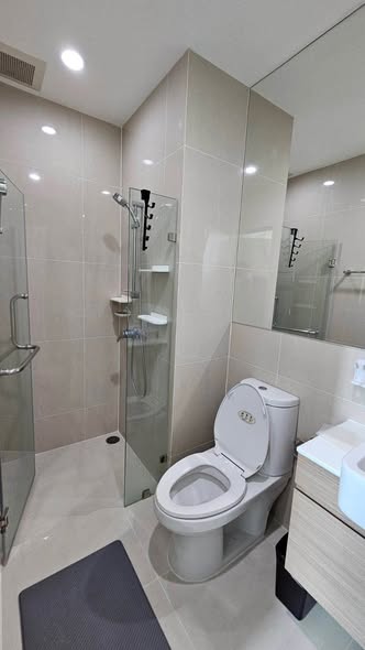 bathroom of Noble Revolve Ratchada 2