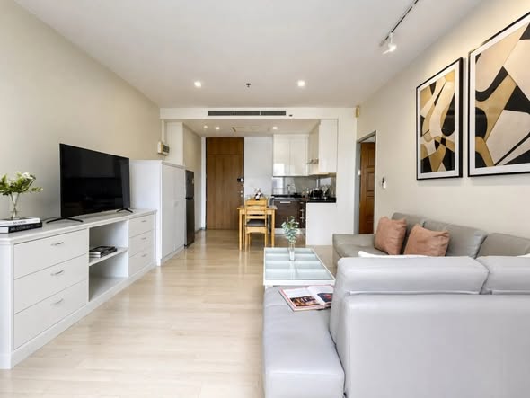 living room of Noble Solo