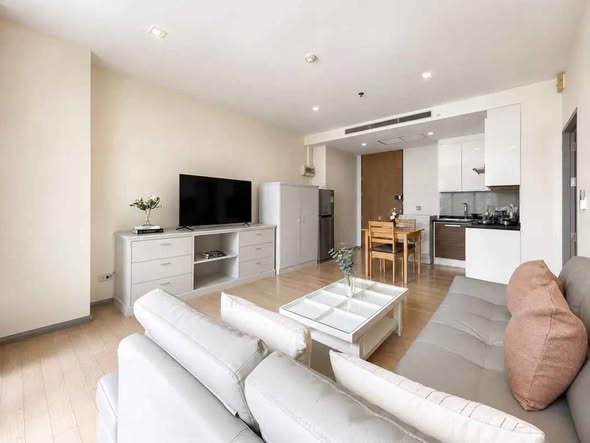 living room of Noble Solo