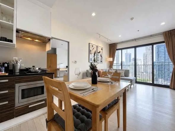 living room and kitchen of Noble Solo