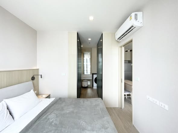 bedroom and room interior of Noble State Sukhumvit 39
