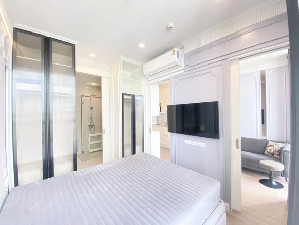 bedroom and room interior of Noble State Sukhumvit 39