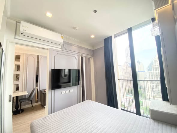 bedroom and room interior of Noble State Sukhumvit 39