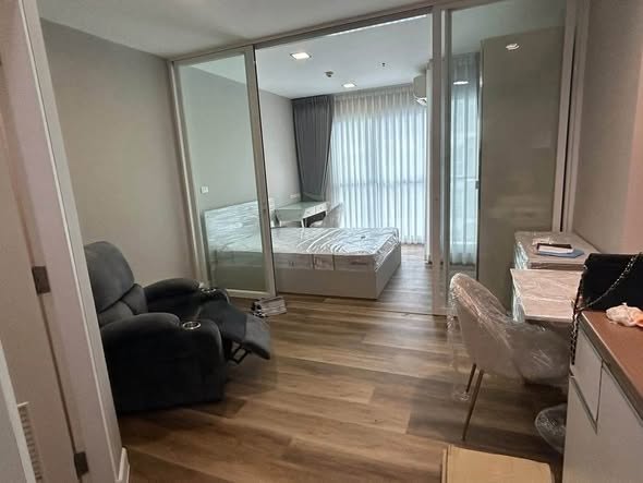 bedroom and room interior of Nue District R9