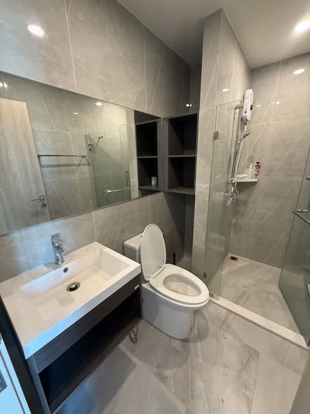 room interior and bathroom of Nue District R9