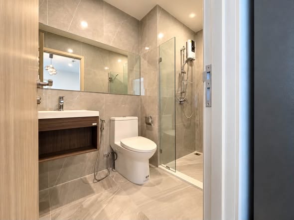 room interior and bathroom of Nue District R9
