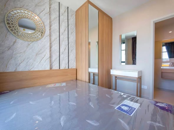 bedroom and bathroom of Nue Noble Centre Bang Na (นิว โนเบิล เซ็นเตอร์ บางนา)
