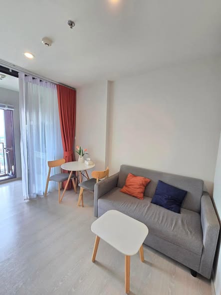 bedroom and living room of NUE Noble Ngamwongwan (นิว โนเบิล งามวงศ์วาน)