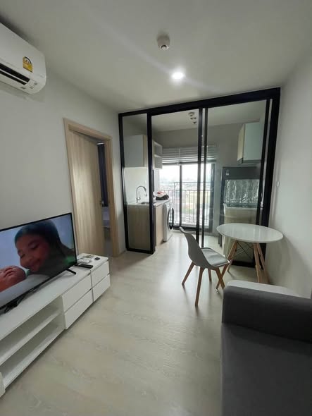 bedroom and room interior of NUE Noble Ngamwongwan (นิว โนเบิล งามวงศ์วาน)