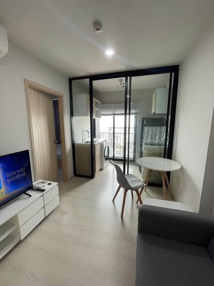 bedroom and room interior of NUE Noble Ngamwongwan (นิว โนเบิล งามวงศ์วาน)
