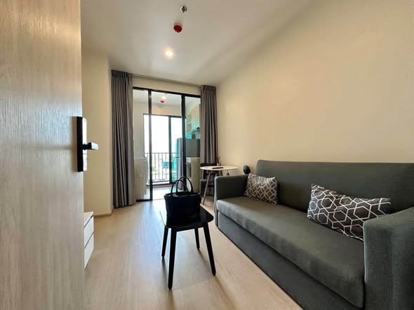 living room and bedroom of NUE Noble Ratchada Lat Phrao (นิว โนเบิล รัชดา ลาดพร้าว)