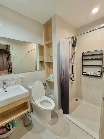 bathroom of NUE Noble Srinakarin Lasalle นิว โนเบิล ศรีนครินทร์ – ลาซาล