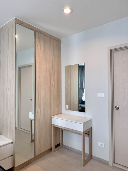 room interior and bathroom of NUE Noble Srinakarin Lasalle นิว โนเบิล ศรีนครินทร์ – ลาซาล
