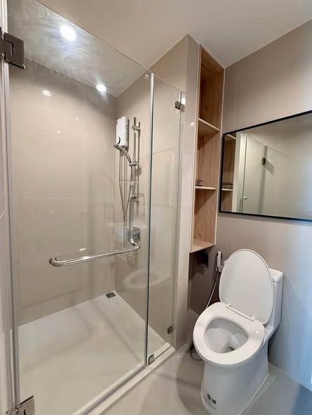 room interior and bathroom of NUE Noble Srinakarin Lasalle นิว โนเบิล ศรีนครินทร์ – ลาซาล