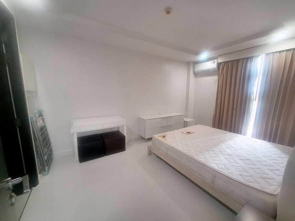 bedroom of O2 Hip
