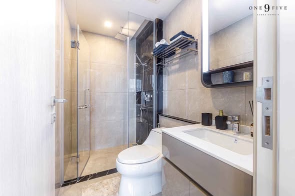 bathroom of One9Five Asoke – Rama 9