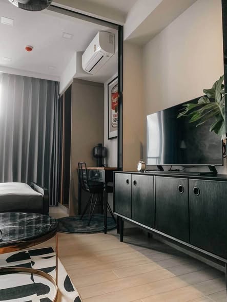 bedroom and living room of One9Five Asoke – Rama 9
